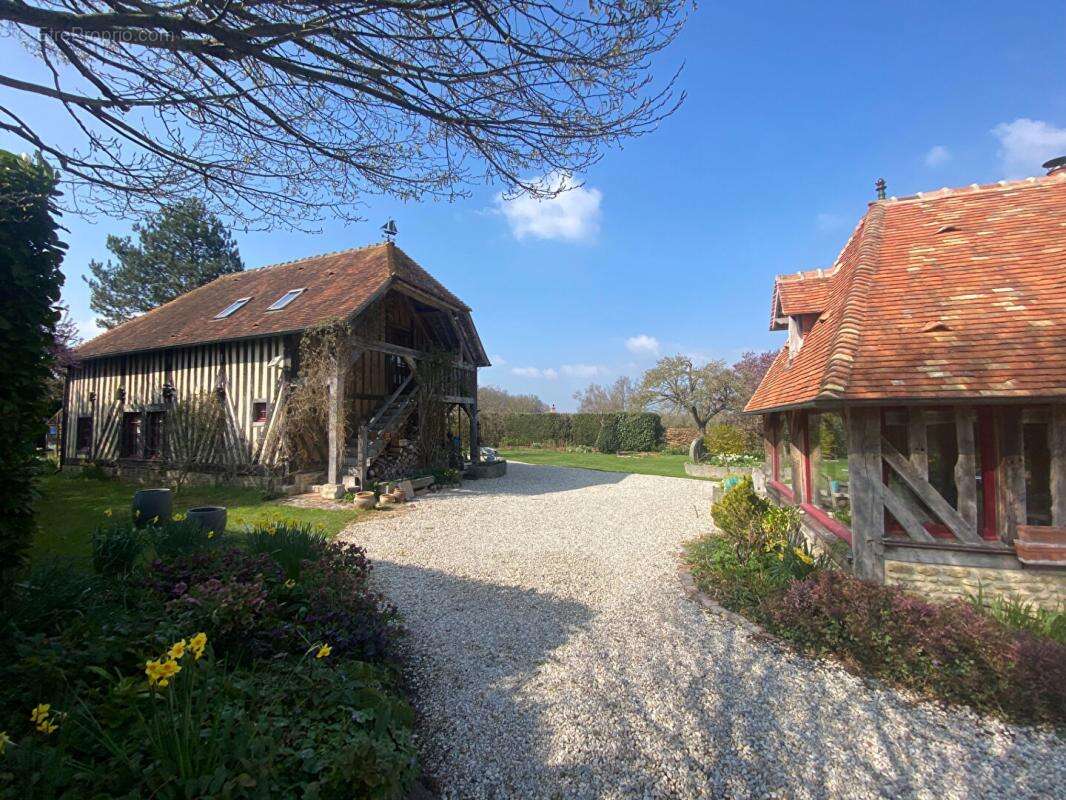 Maison à SAINT-PIERRE-SUR-DIVES