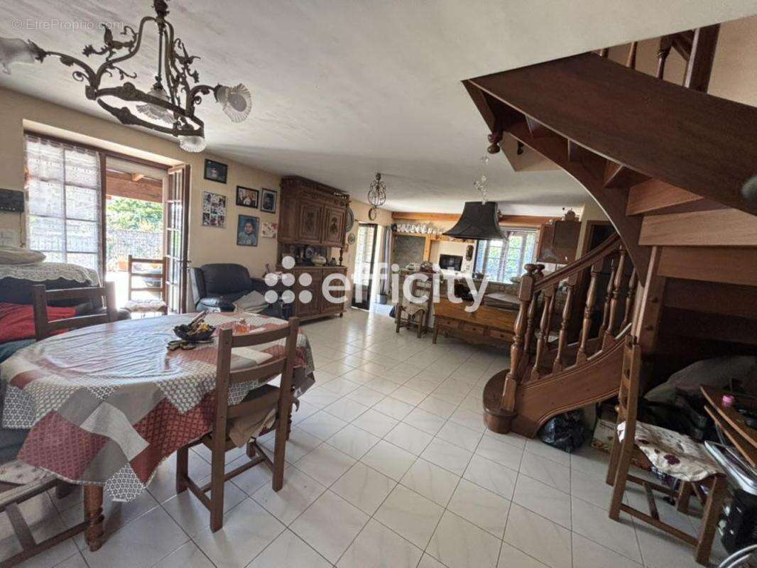 Maison à LA TOUR-SUR-ORB