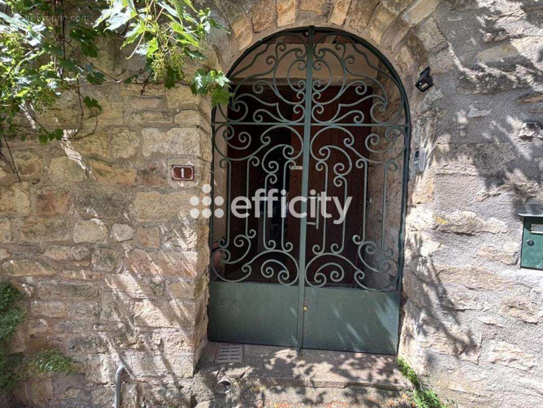 Maison à LA TOUR-SUR-ORB