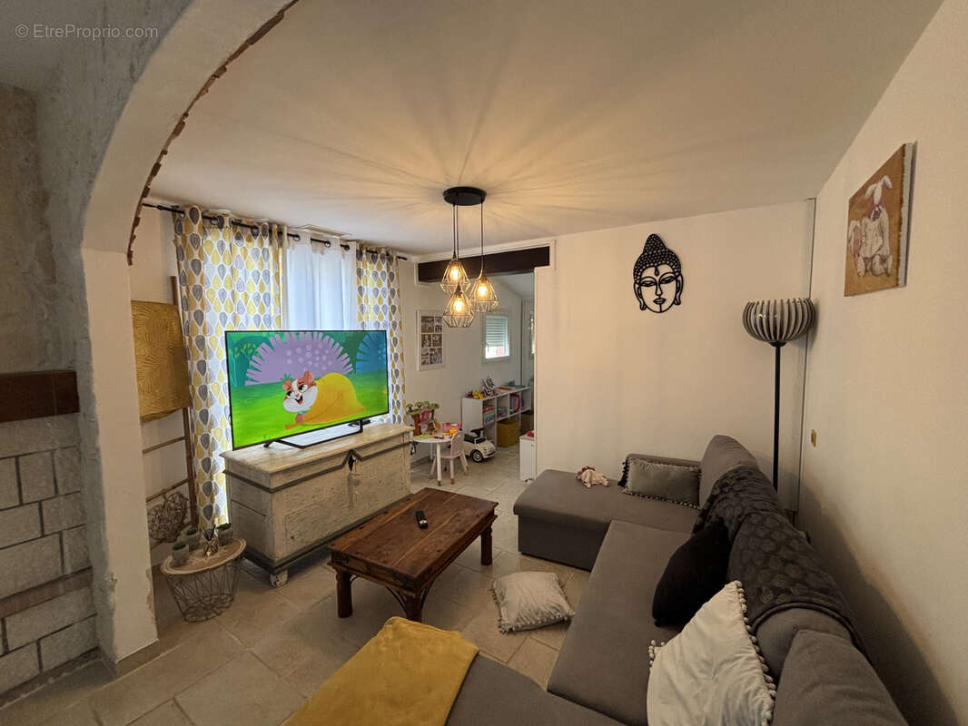 Maison à LES EGLISOTTES-ET-CHALAURES