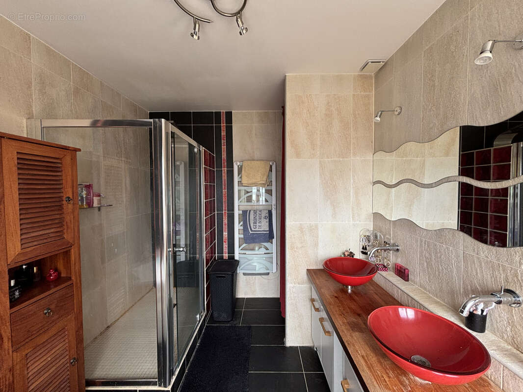 Maison à LES EGLISOTTES-ET-CHALAURES