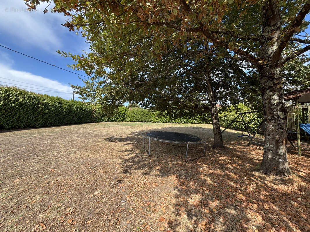 Maison à LES EGLISOTTES-ET-CHALAURES