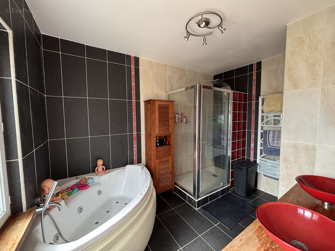 Maison à LES EGLISOTTES-ET-CHALAURES