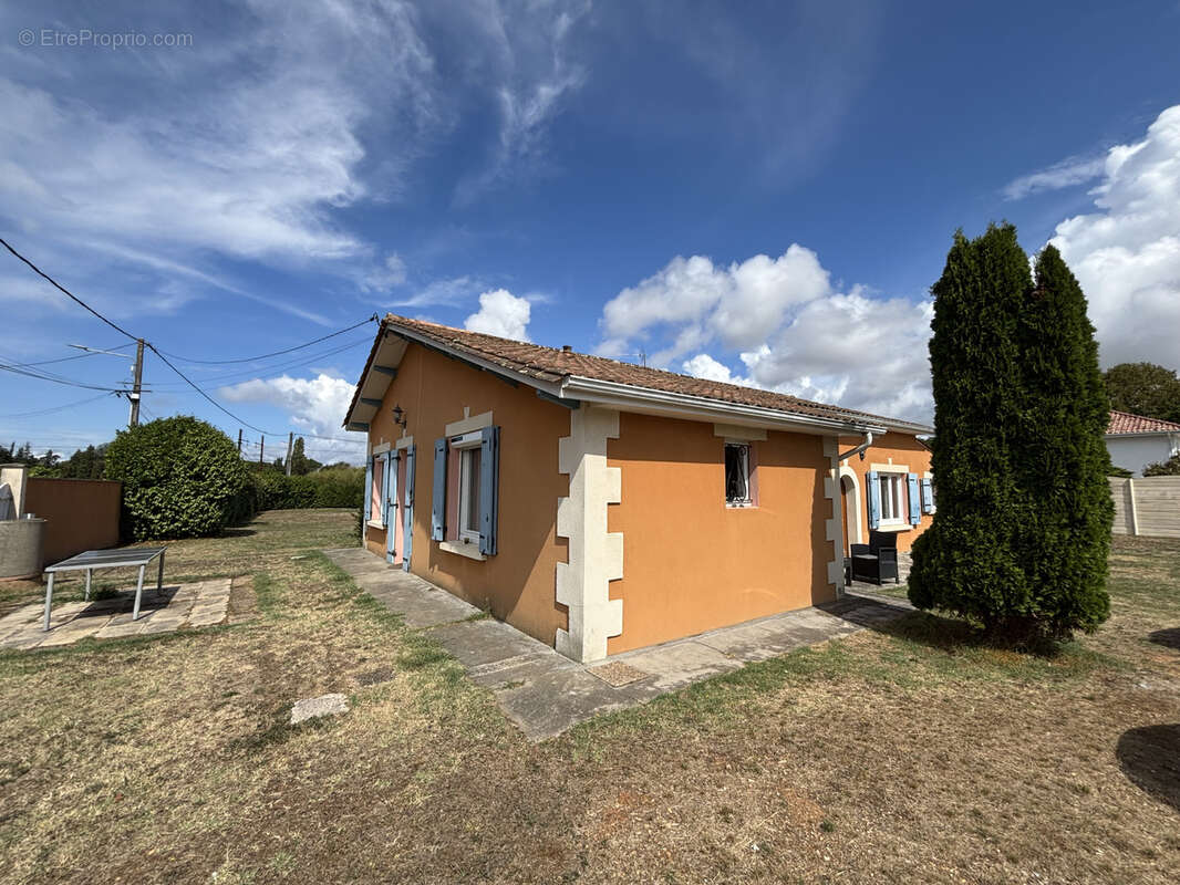 Maison à LES EGLISOTTES-ET-CHALAURES