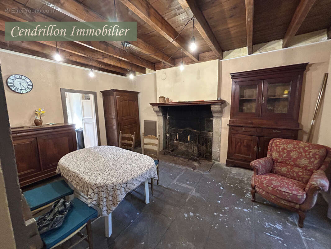 Maison à CHATELUS-LE-MARCHEIX