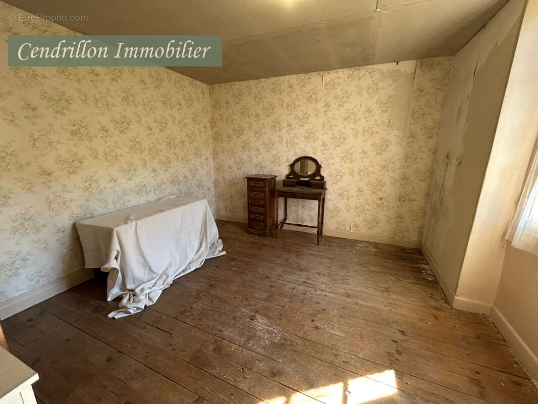 Maison à CHATELUS-LE-MARCHEIX