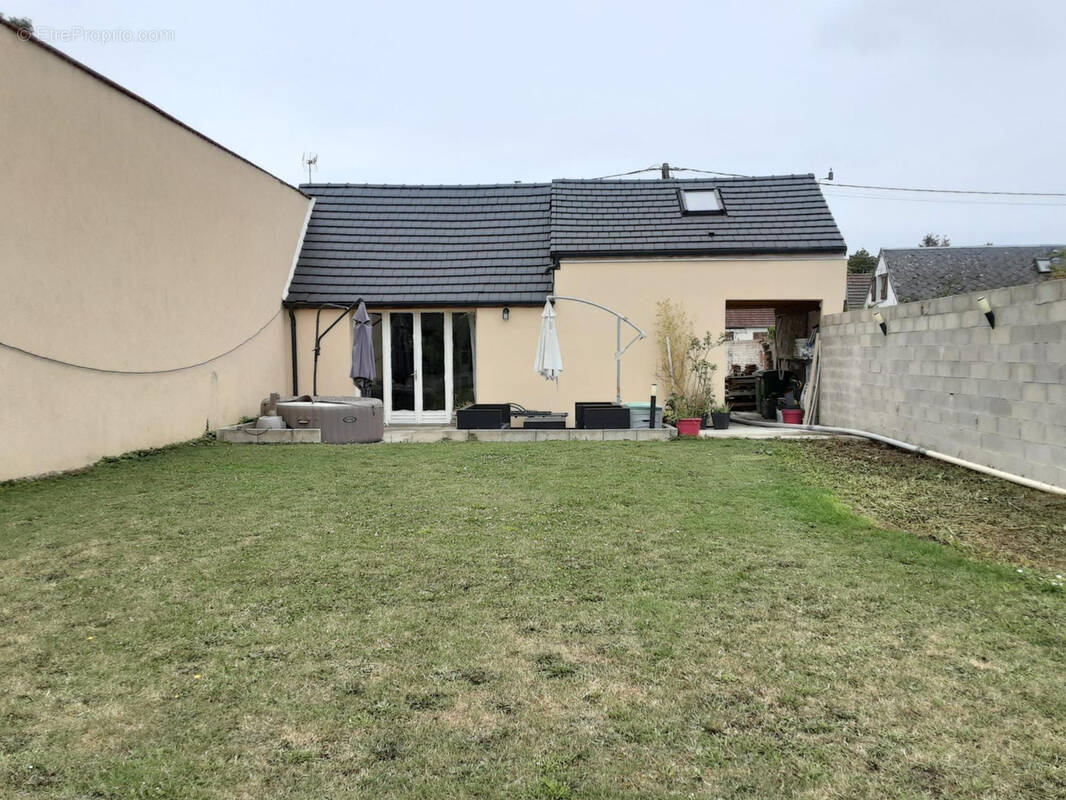 Maison à SAINTE-GENEVIEVE