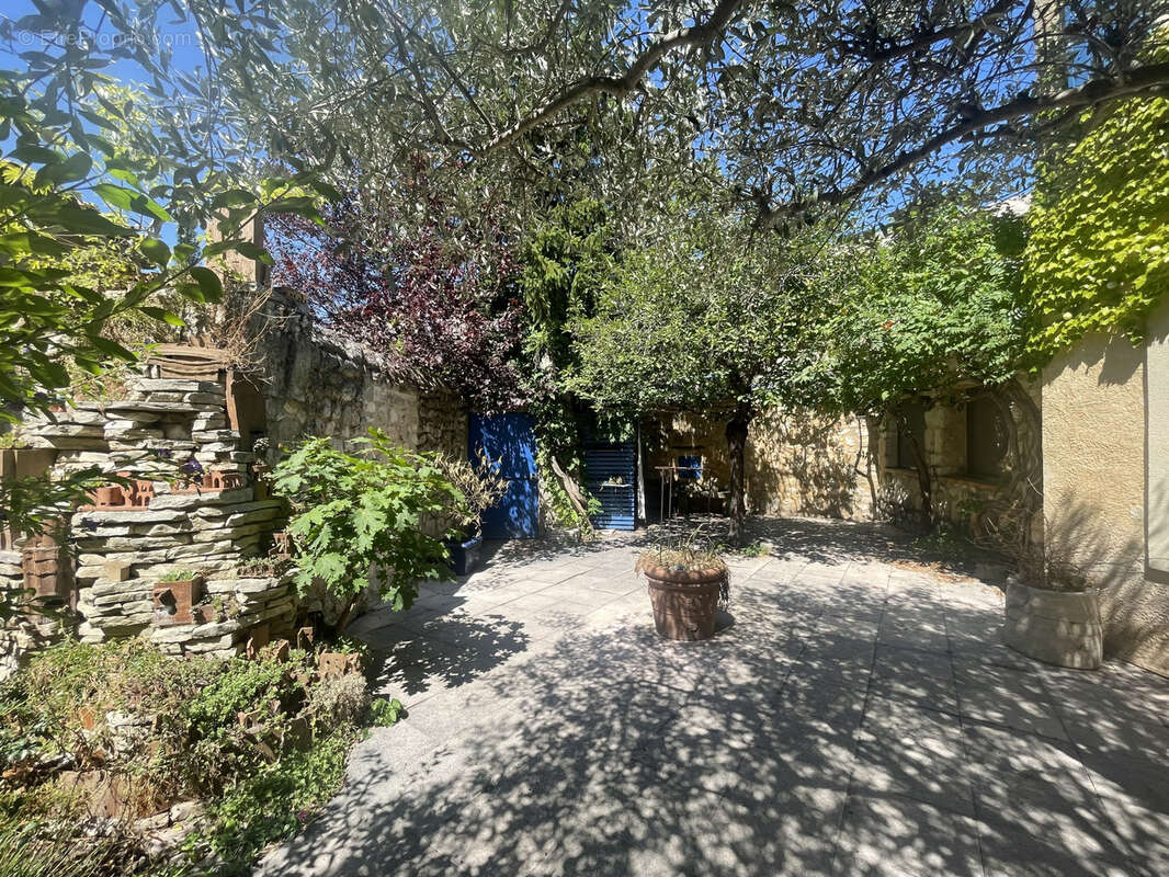 Maison à LA GARDE-ADHEMAR