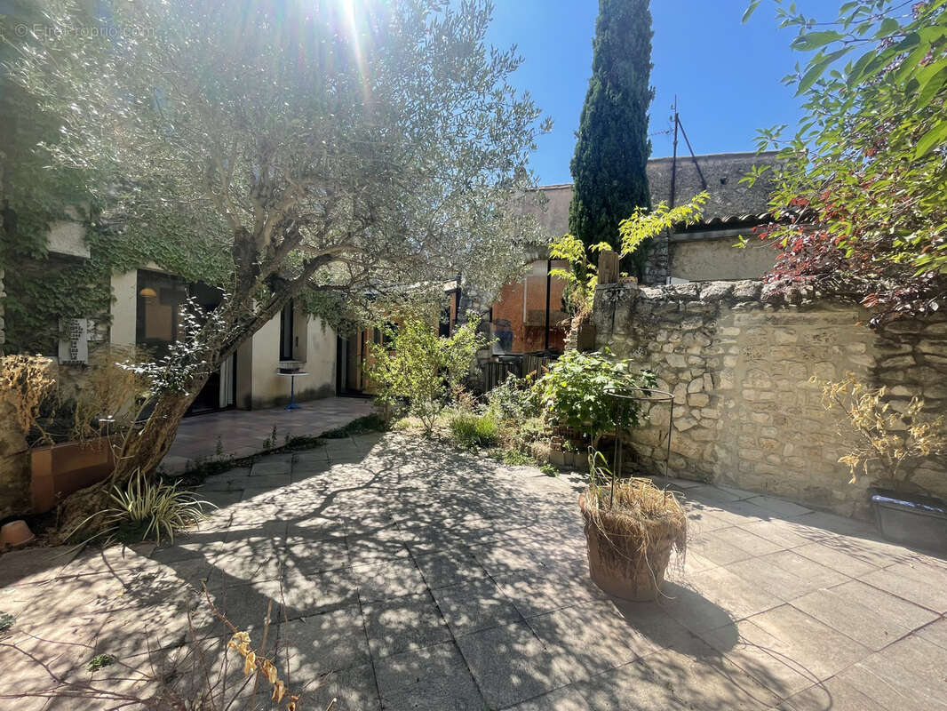 Maison à LA GARDE-ADHEMAR