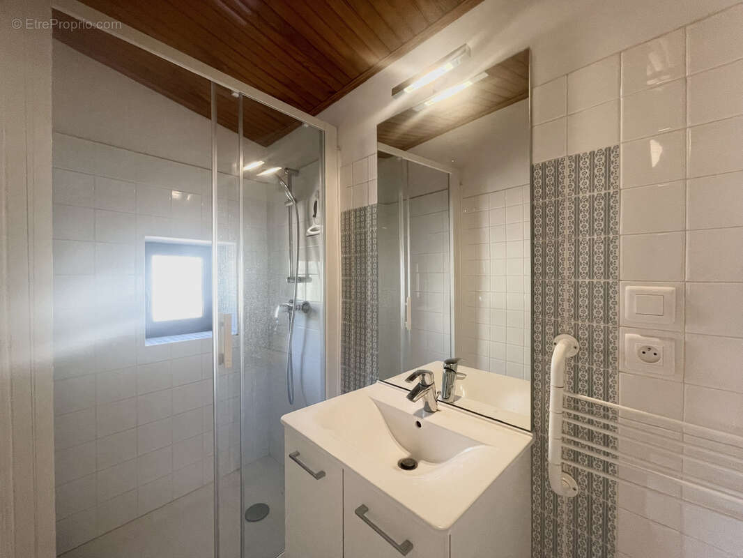 Maison à LA GARDE-ADHEMAR