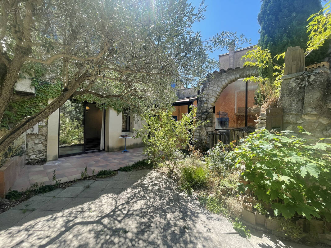 Maison à LA GARDE-ADHEMAR