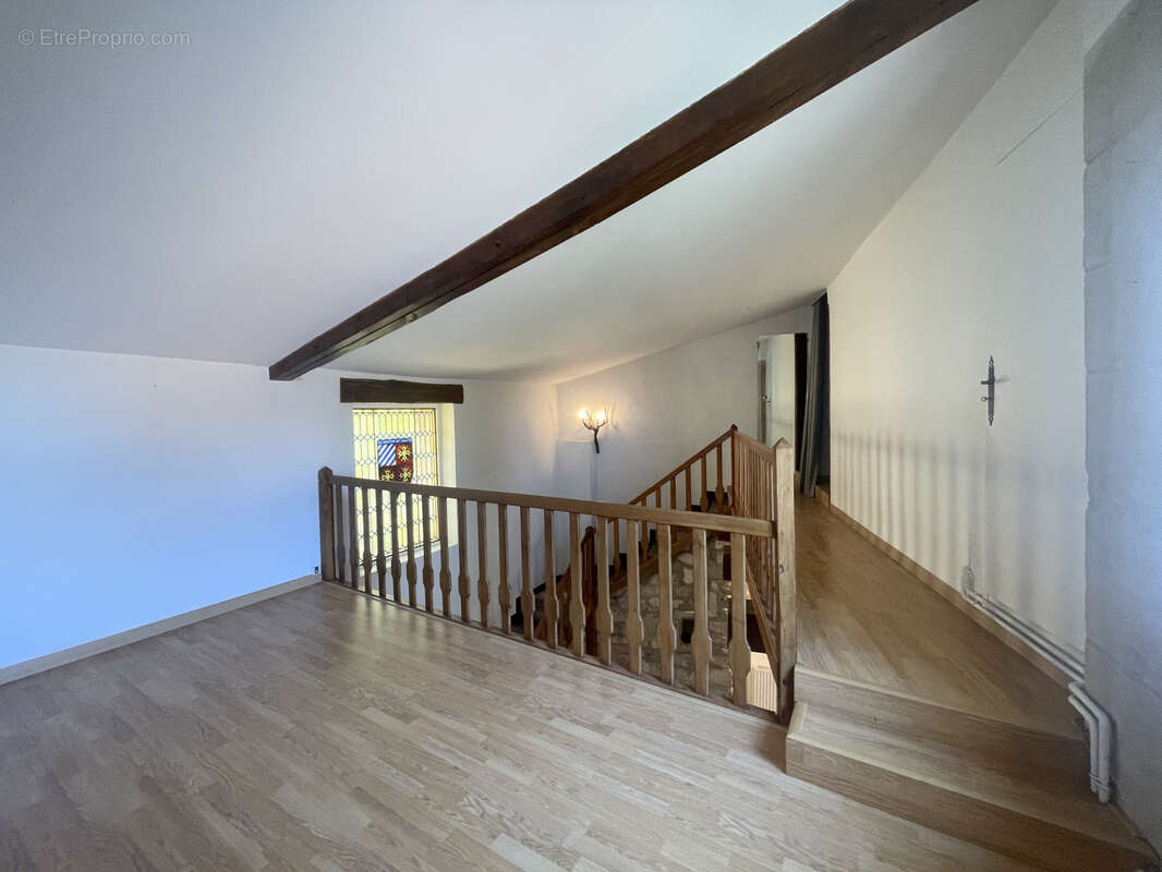 Maison à LA GARDE-ADHEMAR