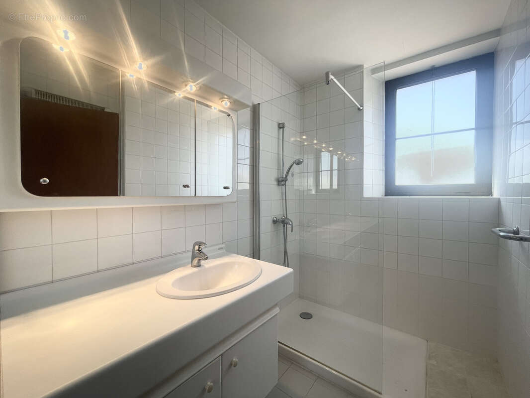 Maison à LA GARDE-ADHEMAR