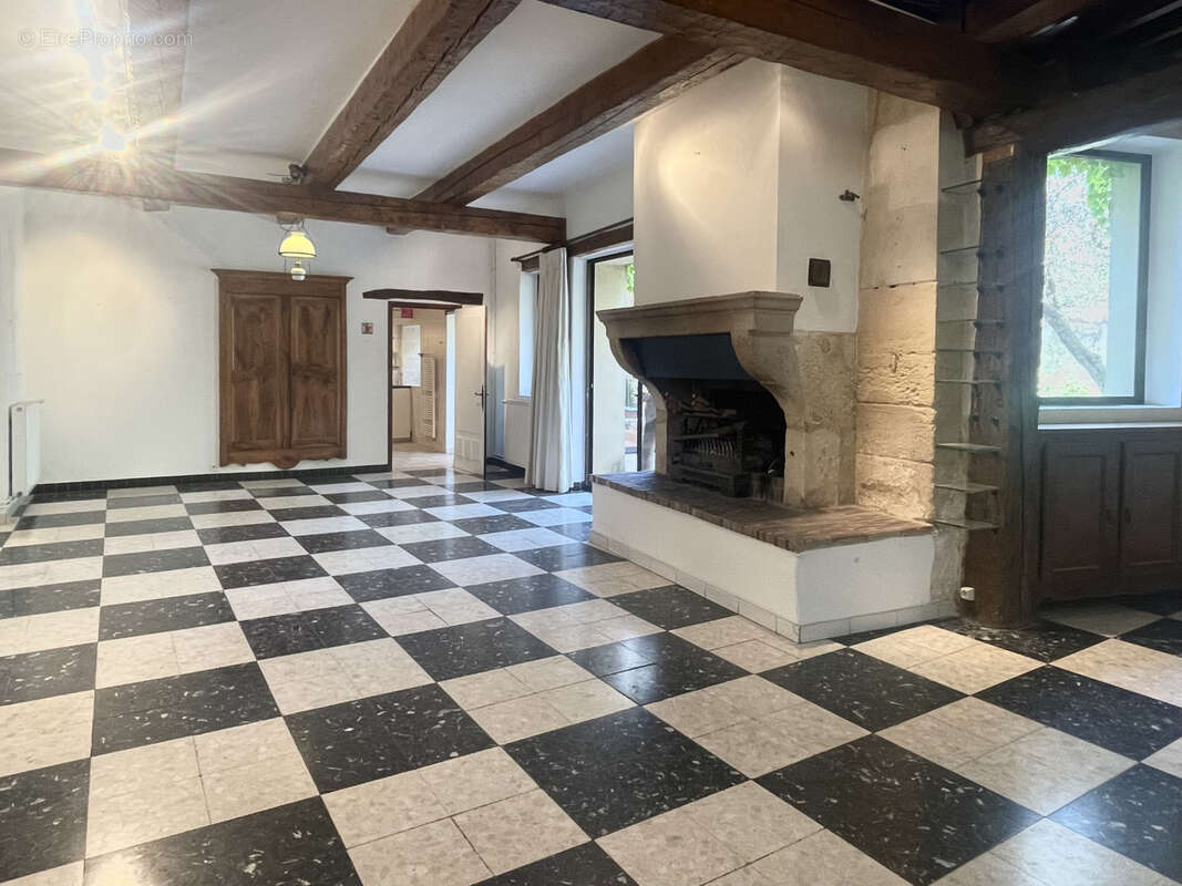 Maison à LA GARDE-ADHEMAR