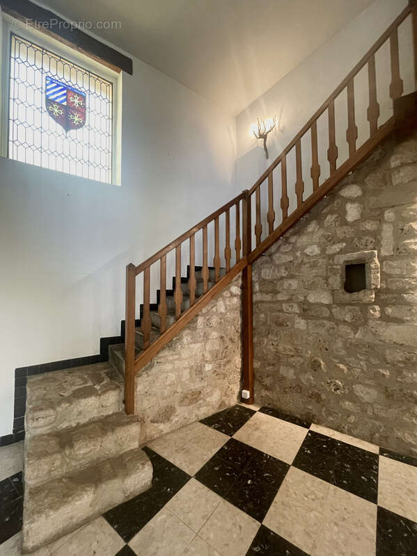 Maison à LA GARDE-ADHEMAR