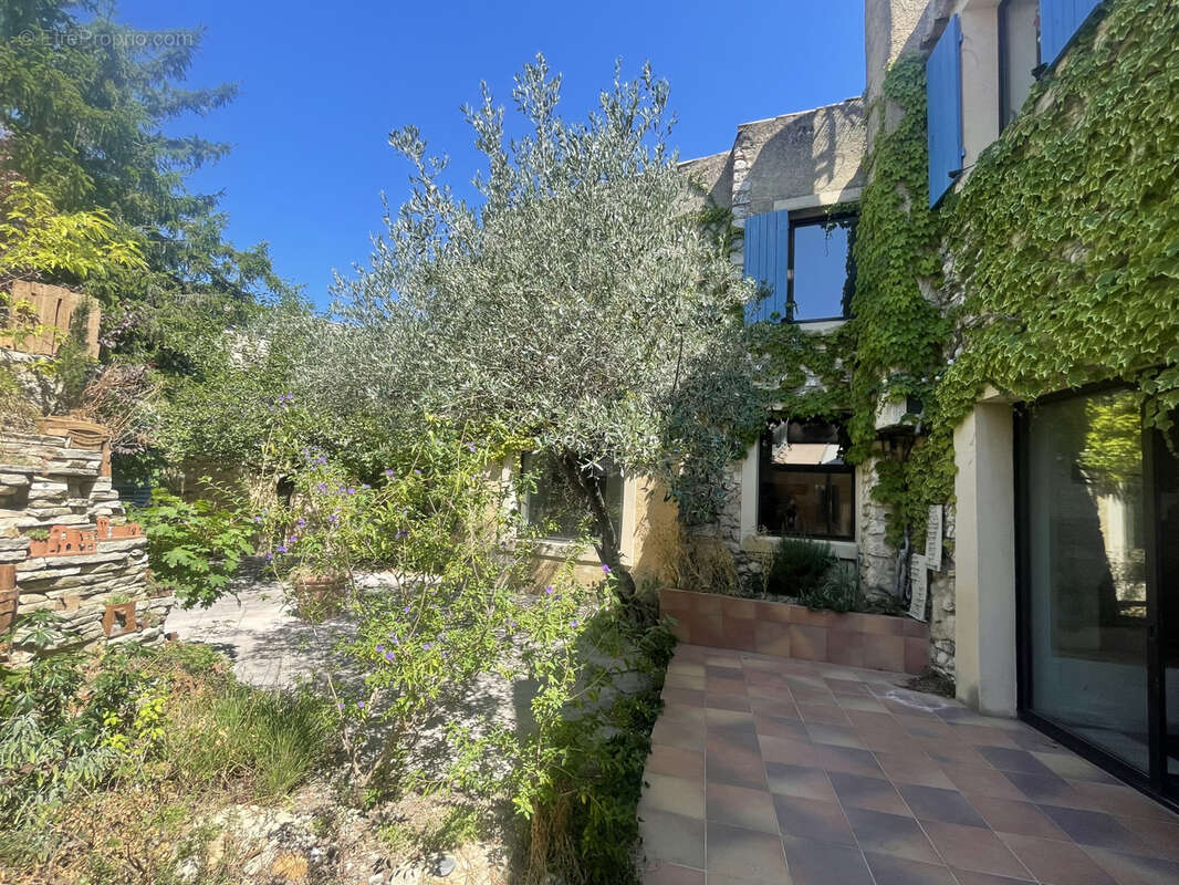 Maison à LA GARDE-ADHEMAR