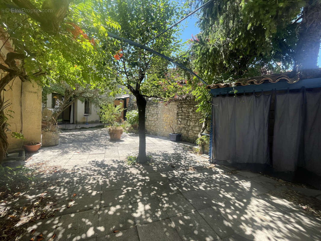 Maison à LA GARDE-ADHEMAR