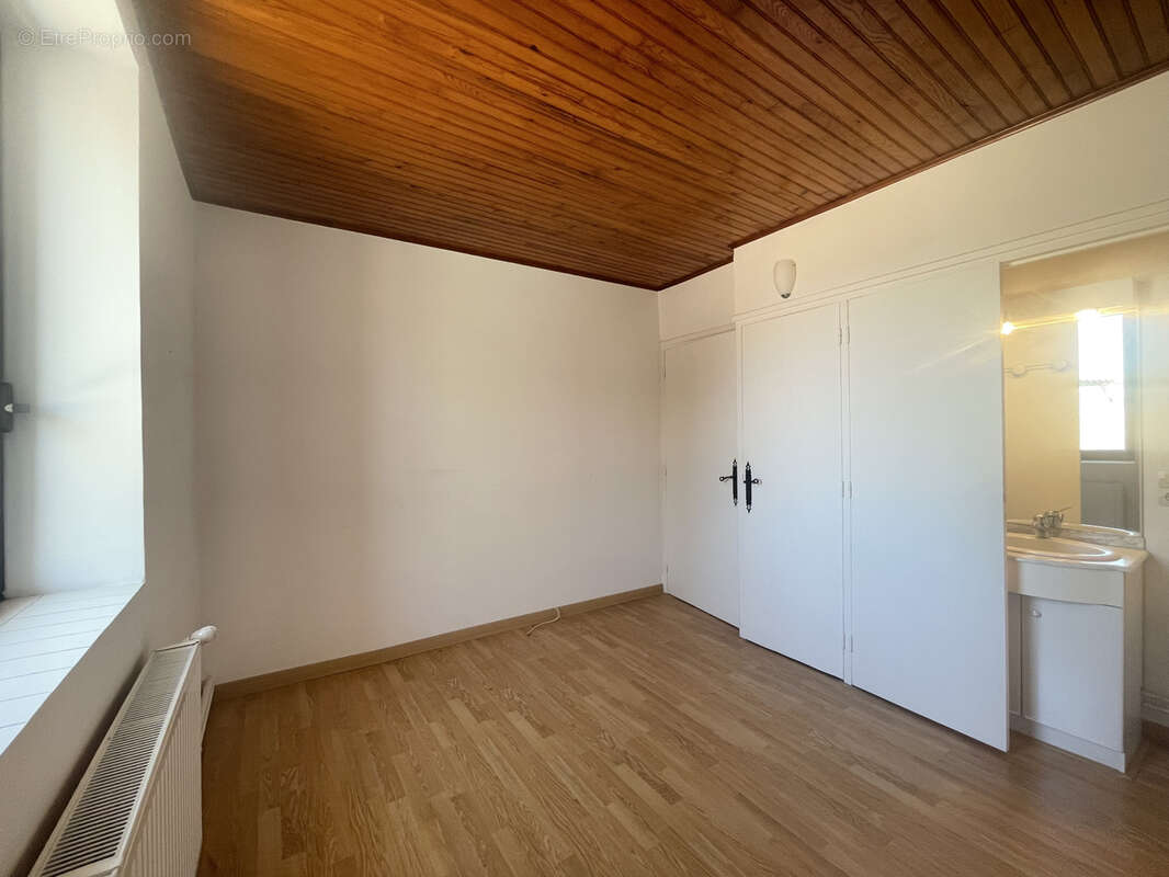 Maison à LA GARDE-ADHEMAR