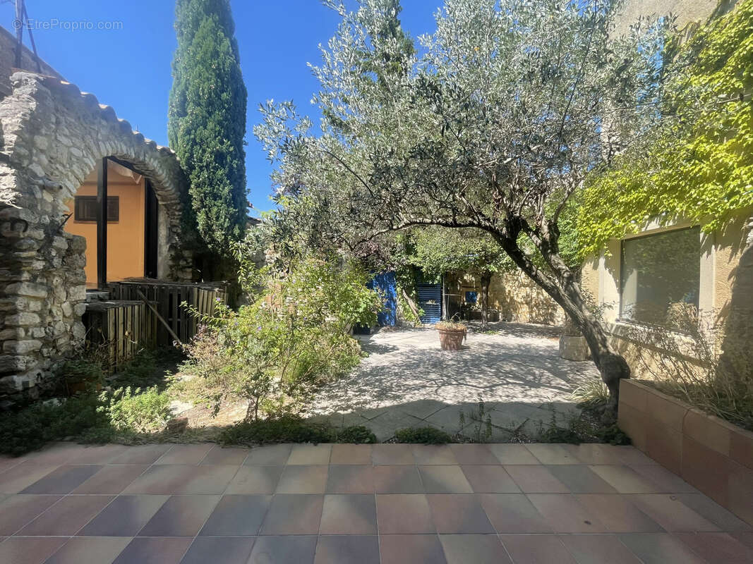 Maison à LA GARDE-ADHEMAR