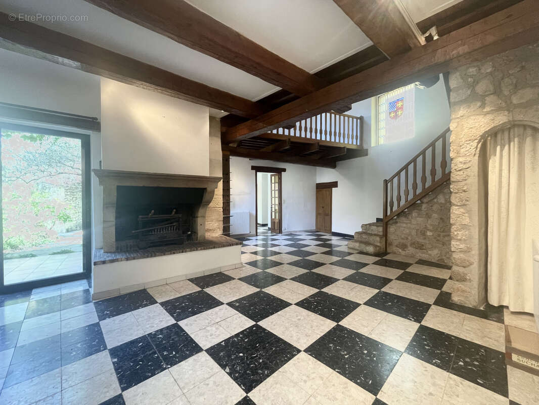 Maison à LA GARDE-ADHEMAR