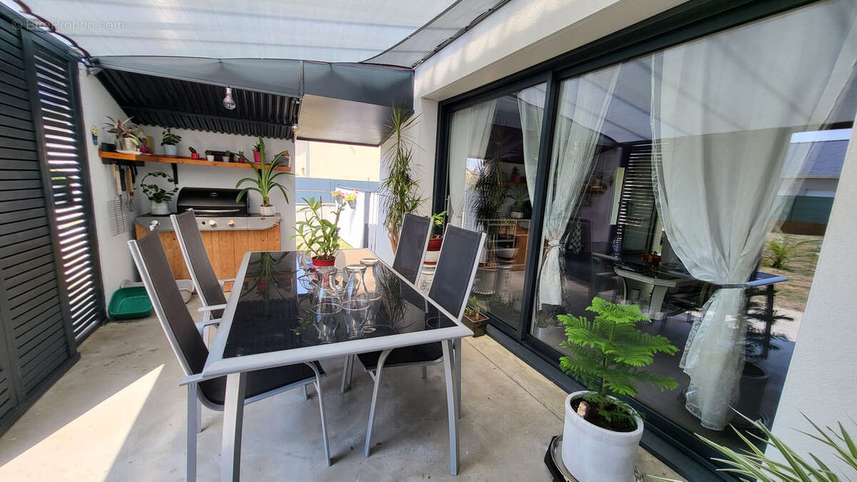 Maison à POUILLE-LES-COTEAUX