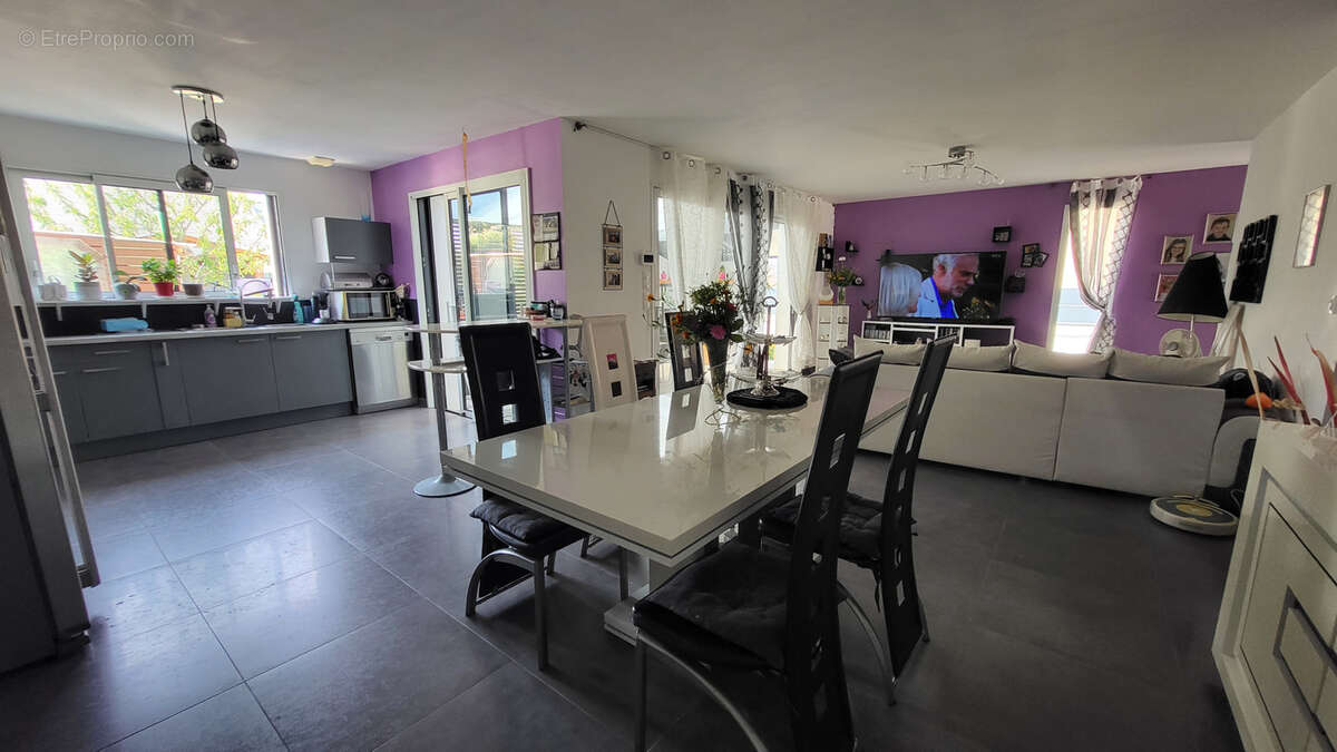 Maison à POUILLE-LES-COTEAUX