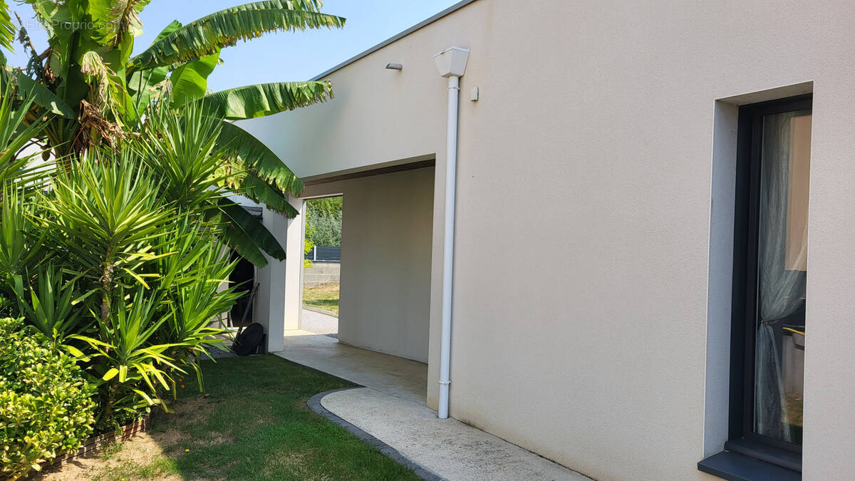 Maison à POUILLE-LES-COTEAUX