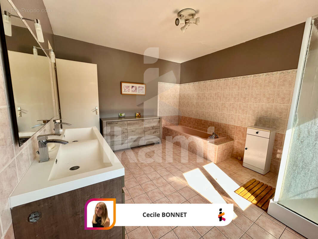 Maison à BEAUREPAIRE