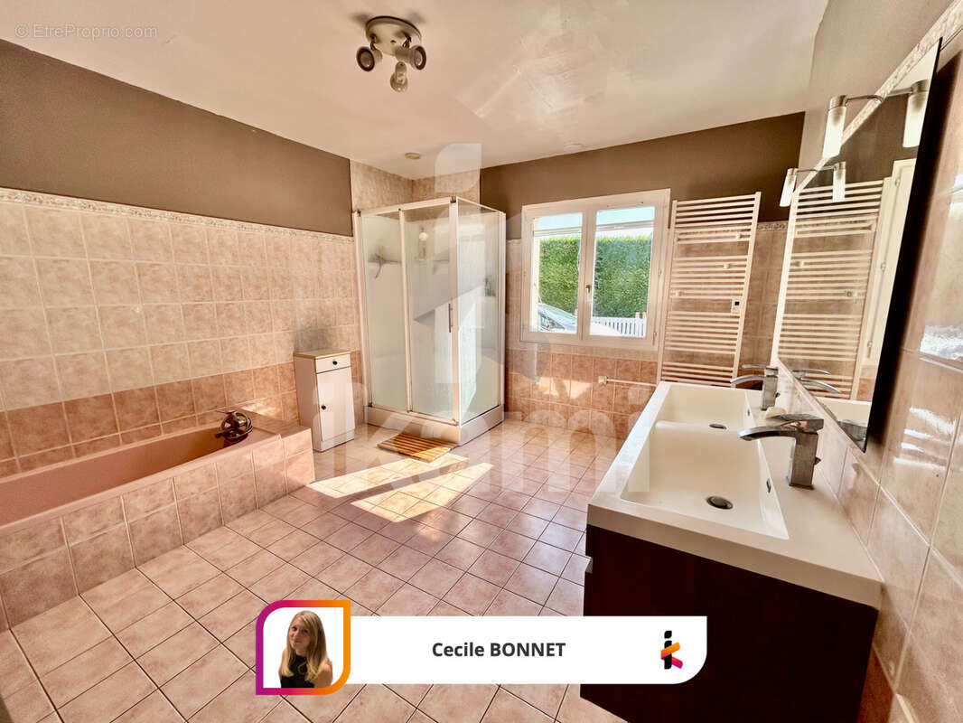 Maison à BEAUREPAIRE