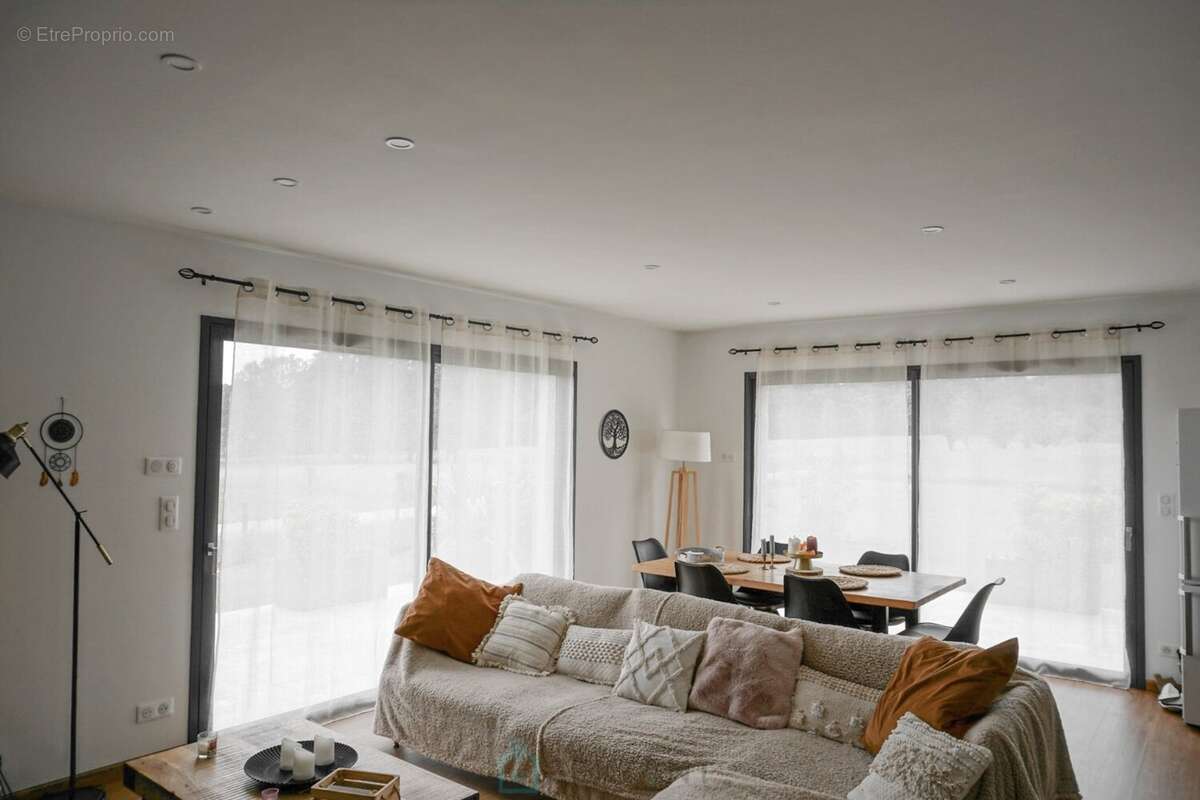 Maison à SAINT-MARTIN-DE-FRESSENGEAS