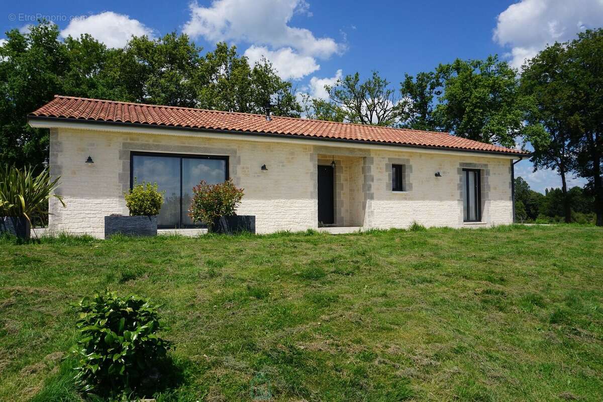 Maison à SAINT-MARTIN-DE-FRESSENGEAS