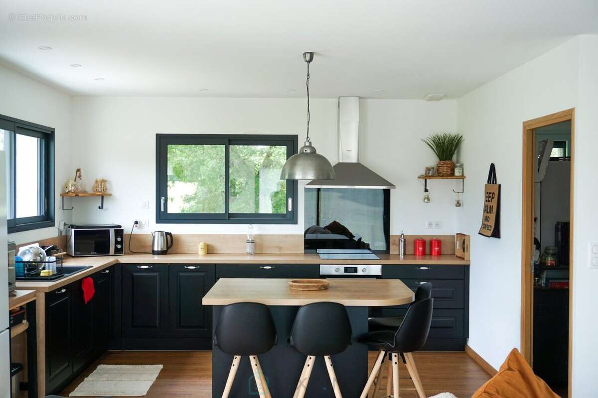 Maison à SAINT-MARTIN-DE-FRESSENGEAS