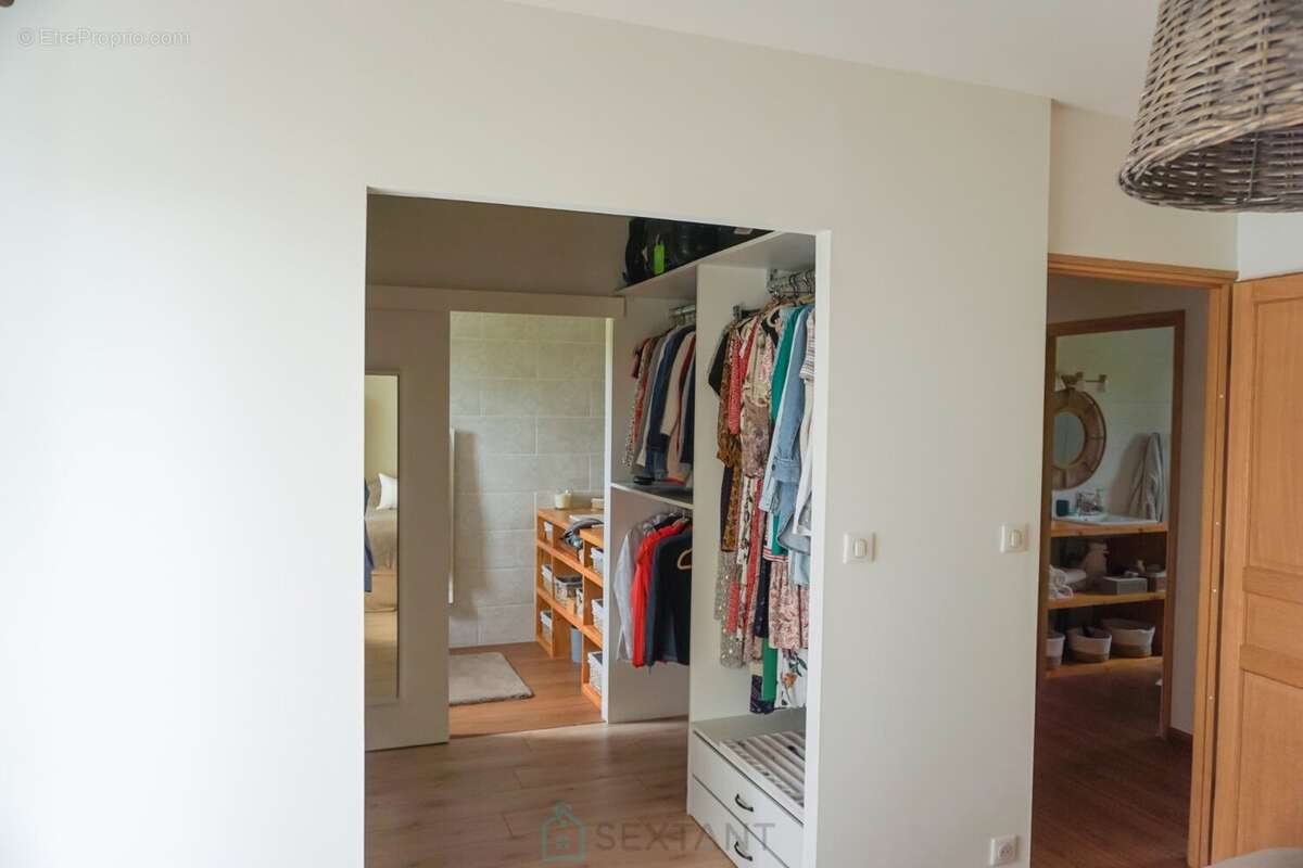 Maison à SAINT-MARTIN-DE-FRESSENGEAS