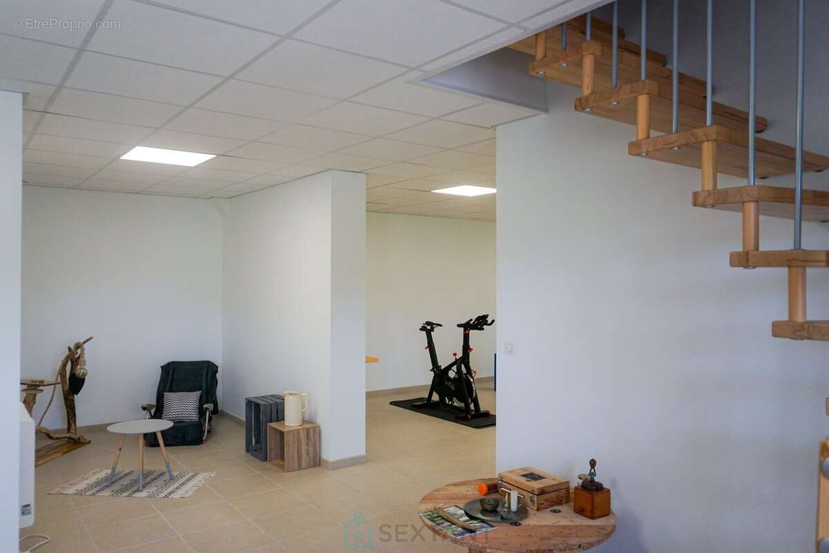 Maison à SAINT-MARTIN-DE-FRESSENGEAS