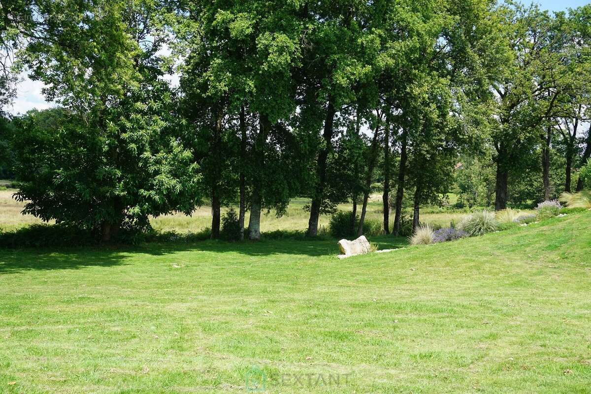 Maison à SAINT-MARTIN-DE-FRESSENGEAS