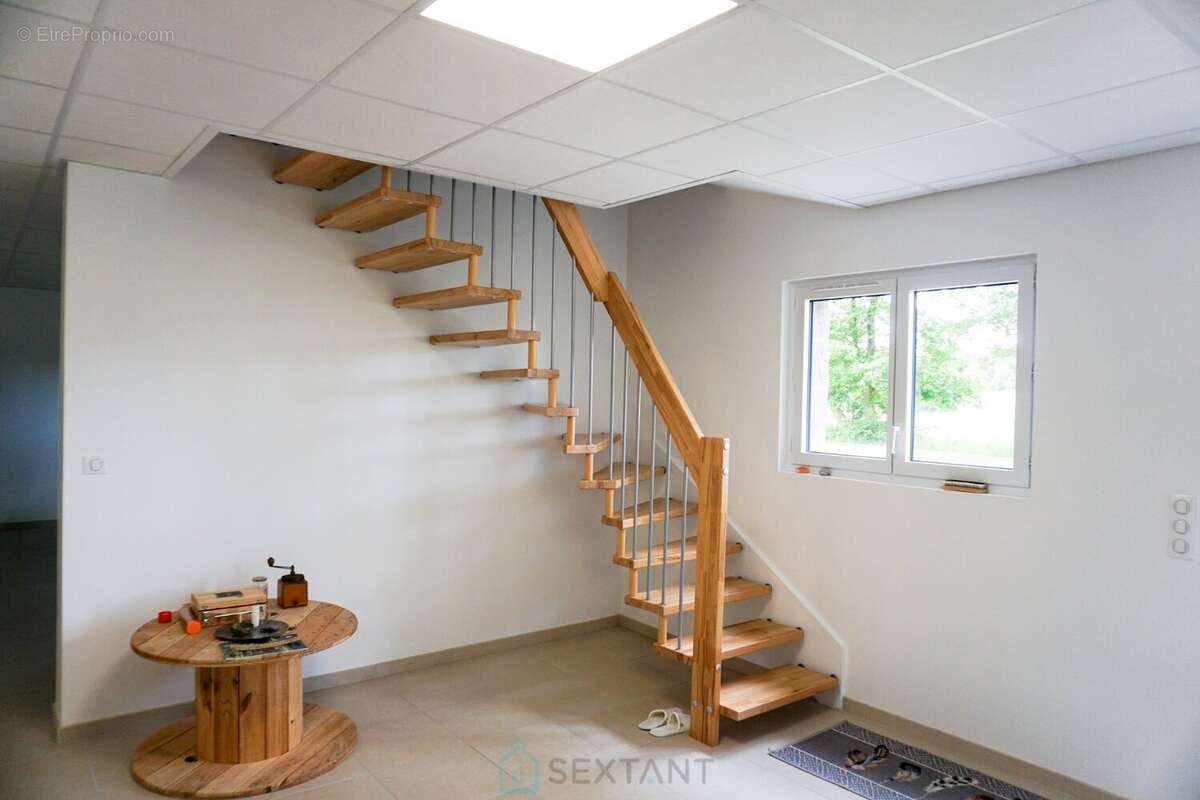 Maison à SAINT-MARTIN-DE-FRESSENGEAS