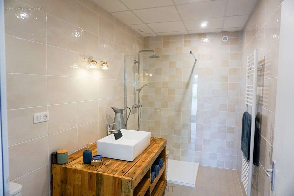 Maison à SAINT-MARTIN-DE-FRESSENGEAS