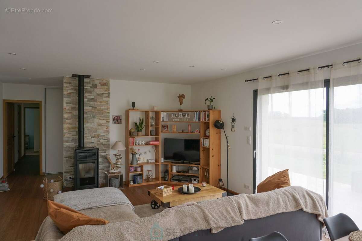 Maison à SAINT-MARTIN-DE-FRESSENGEAS