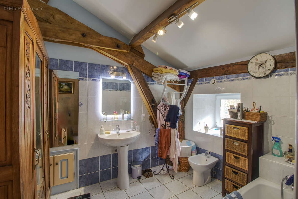 Maison à MONTAIGU-DE-QUERCY