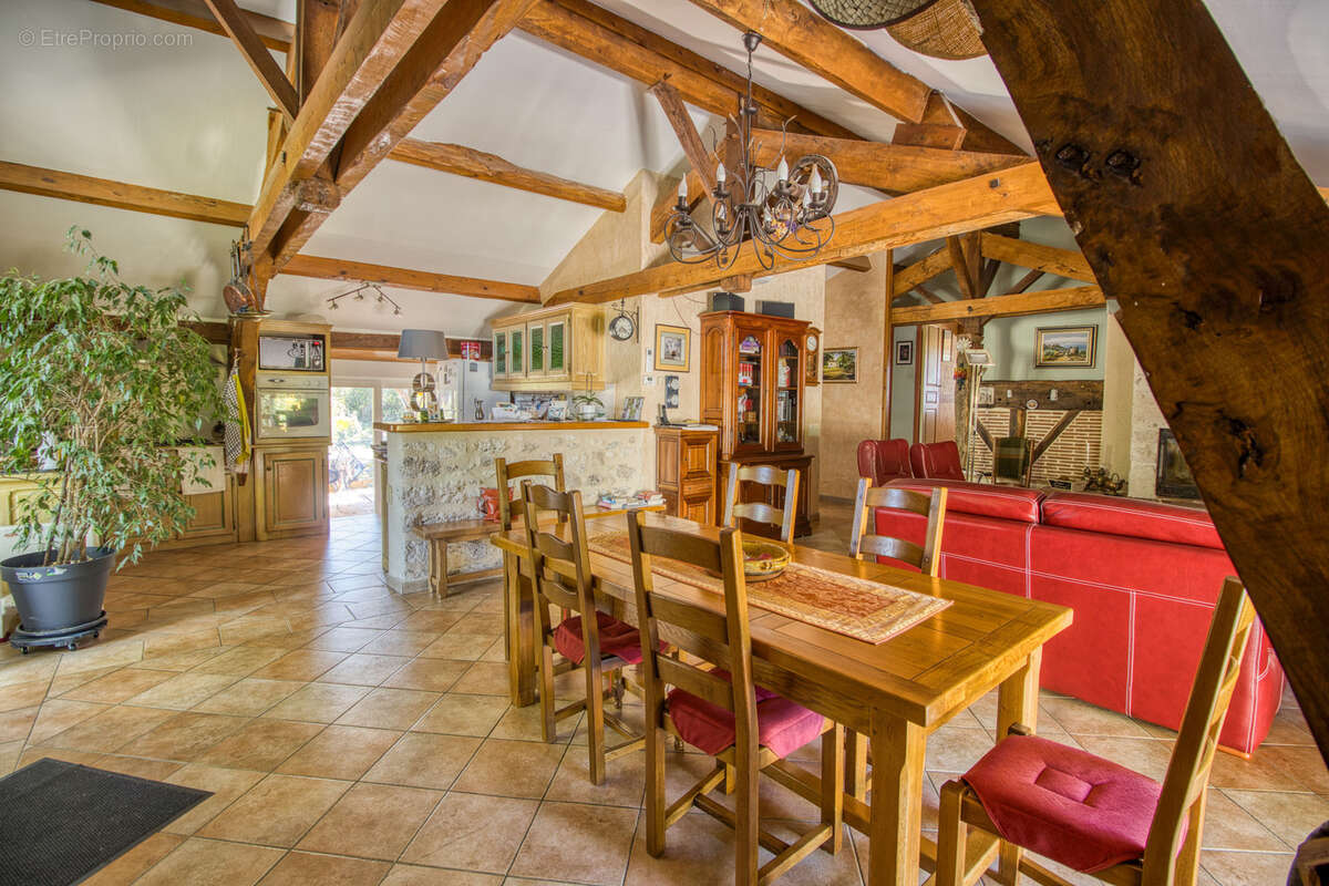 Maison à MONTAIGU-DE-QUERCY