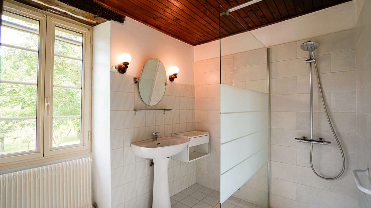 Maison à MONTAIGU-DE-QUERCY