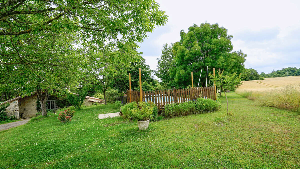 Maison à MONTAIGU-DE-QUERCY
