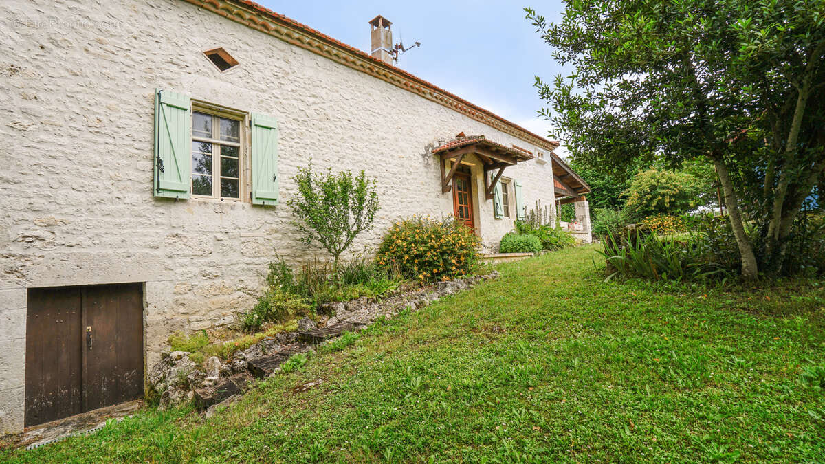 Maison à MONTAIGU-DE-QUERCY