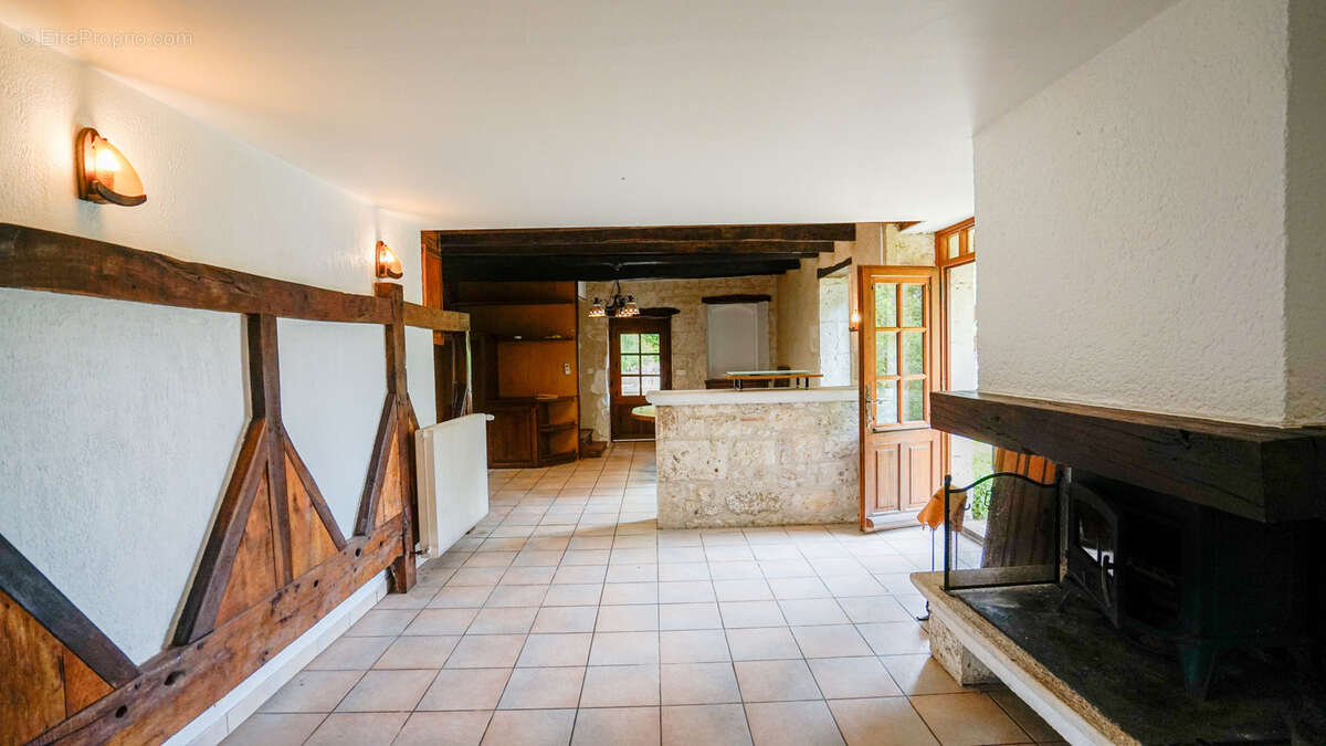 Maison à MONTAIGU-DE-QUERCY