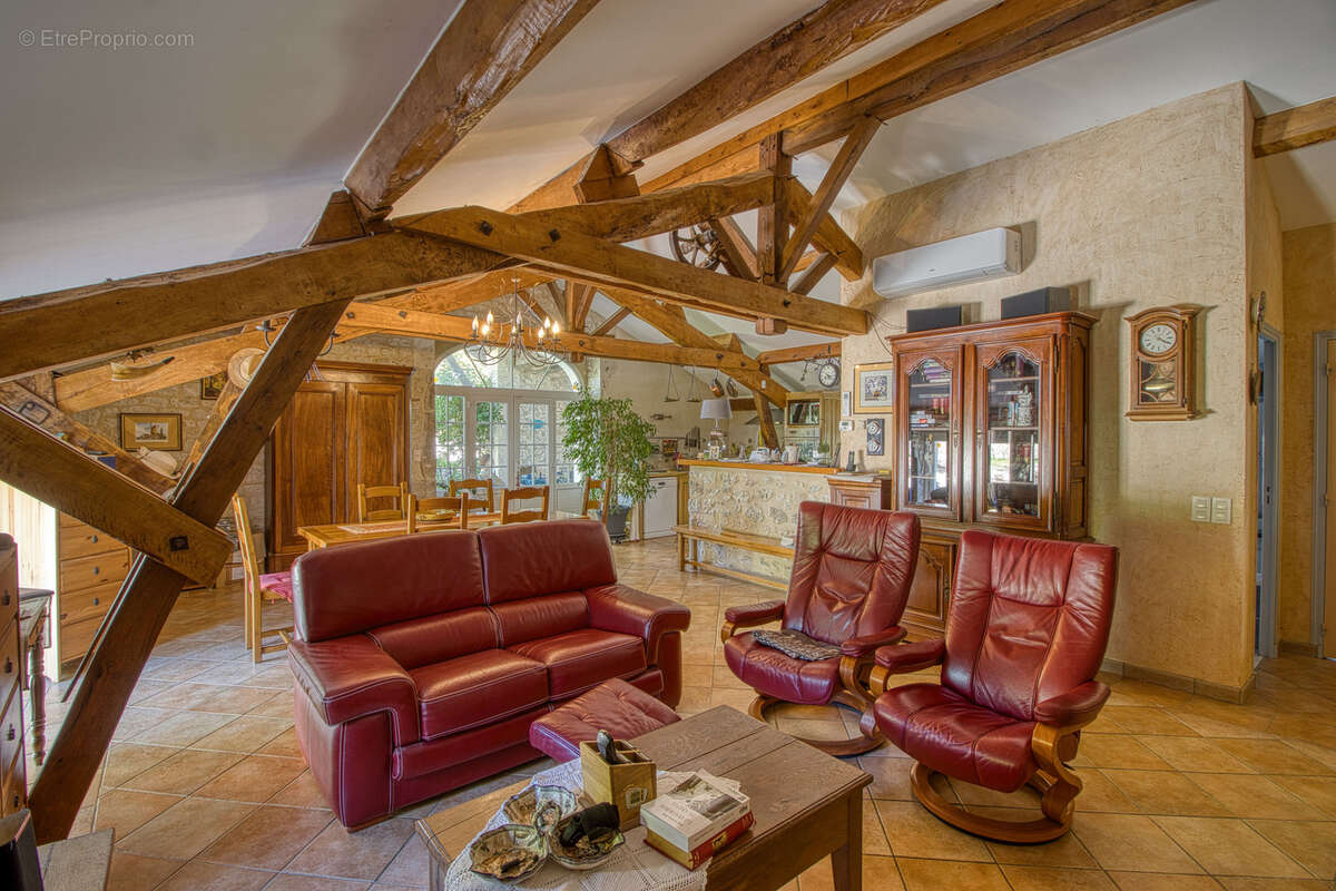 Maison à MONTAIGU-DE-QUERCY