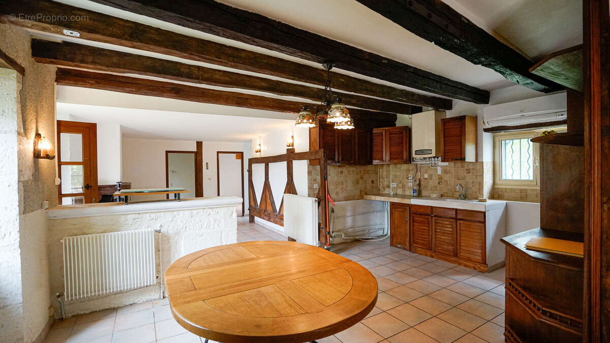 Maison à MONTAIGU-DE-QUERCY