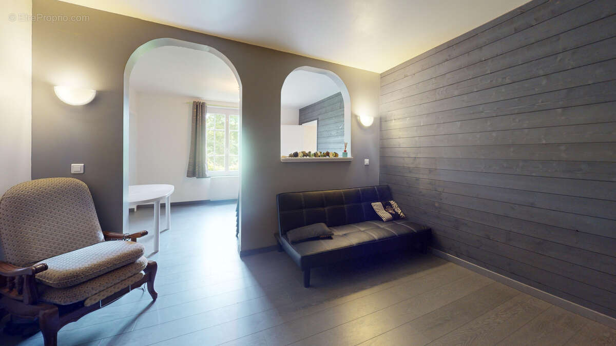 Maison à VALLIERES-LES-GRANDES