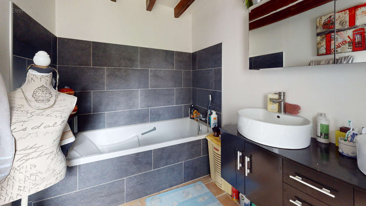 Maison à VALLIERES-LES-GRANDES