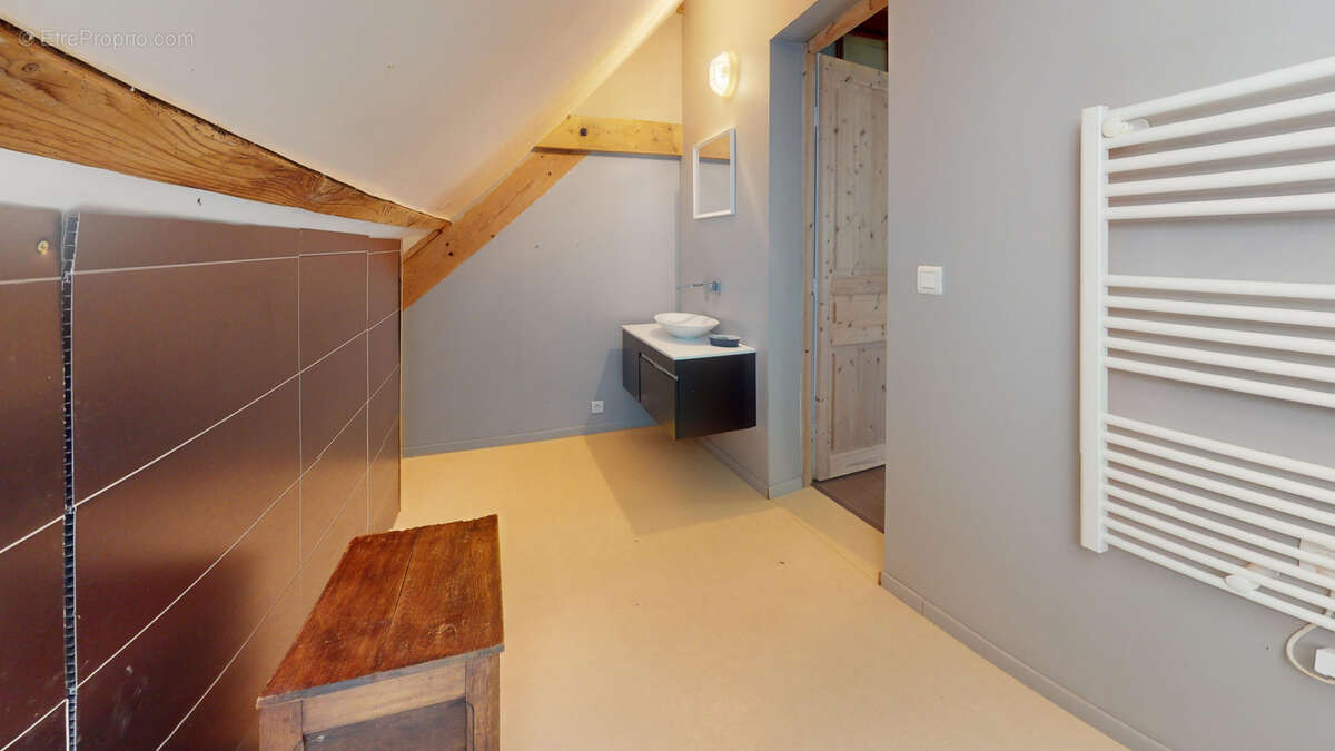 Maison à VALLIERES-LES-GRANDES