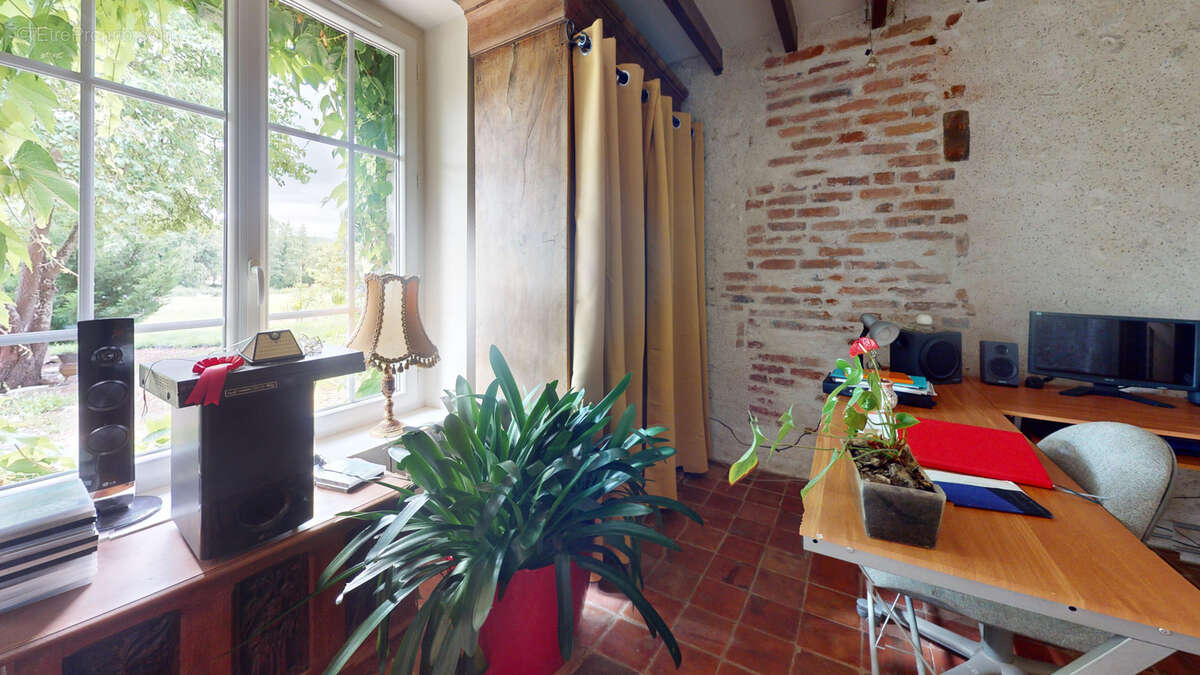 Maison à VALLIERES-LES-GRANDES